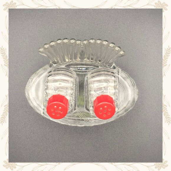 Vintage Scallop Glass 1960s Pressed Glass Mini Salt and Pepper Set with Tray - Picture 3 of 5